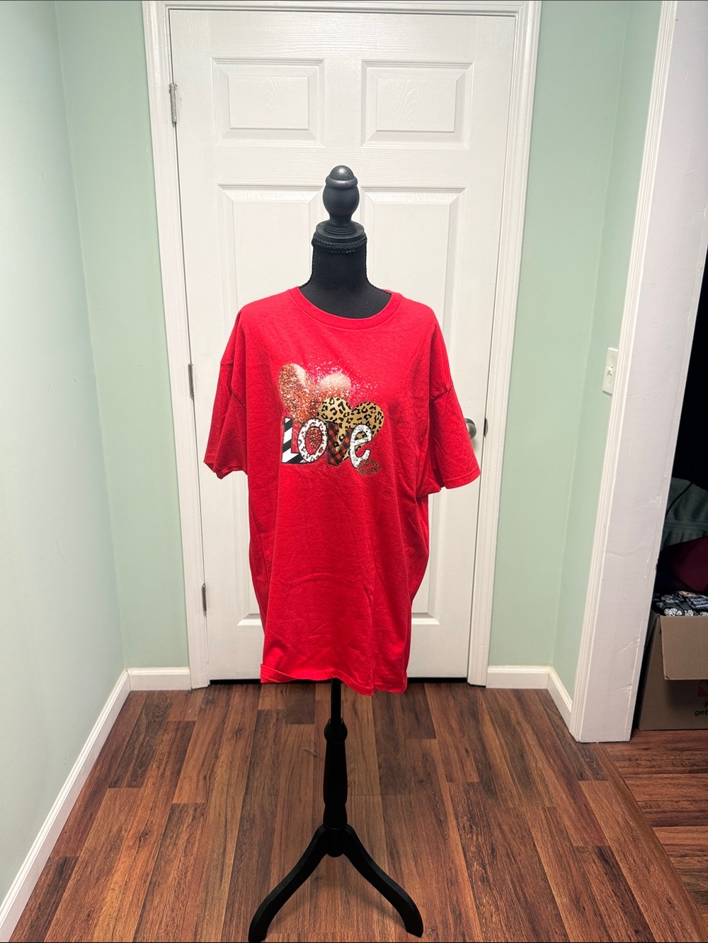 Women's Red 'Love' Graphic Short Sleeve Tee